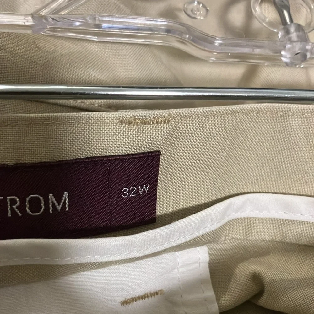 2 Pair Identical Nordstrom 9” Cotton Shorts Pleats
Smartcare 32W, 1 Tan, 1 Brown - Picture 4 of 10